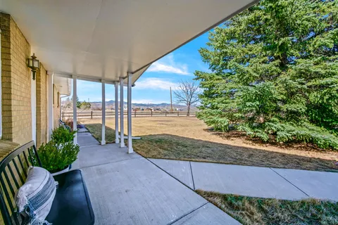 a view of a house with backyard and trees