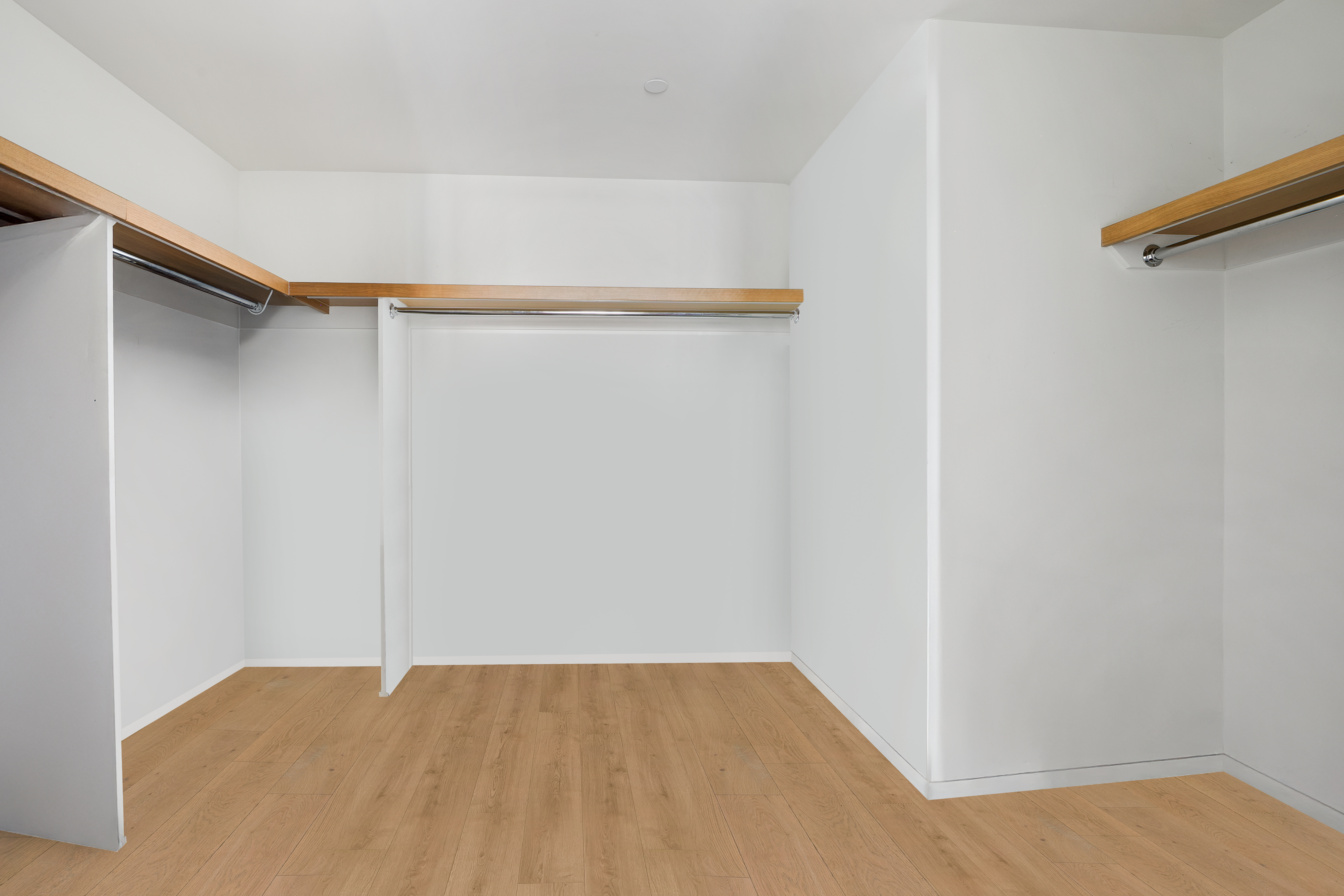 695 1st Avenue, Unit 33B Manhattan, NY 10016 - Photo 6 of 25 a view of an empty room