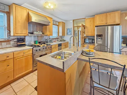 $1,598,000 | 5007 Surf Avenue | Seagate