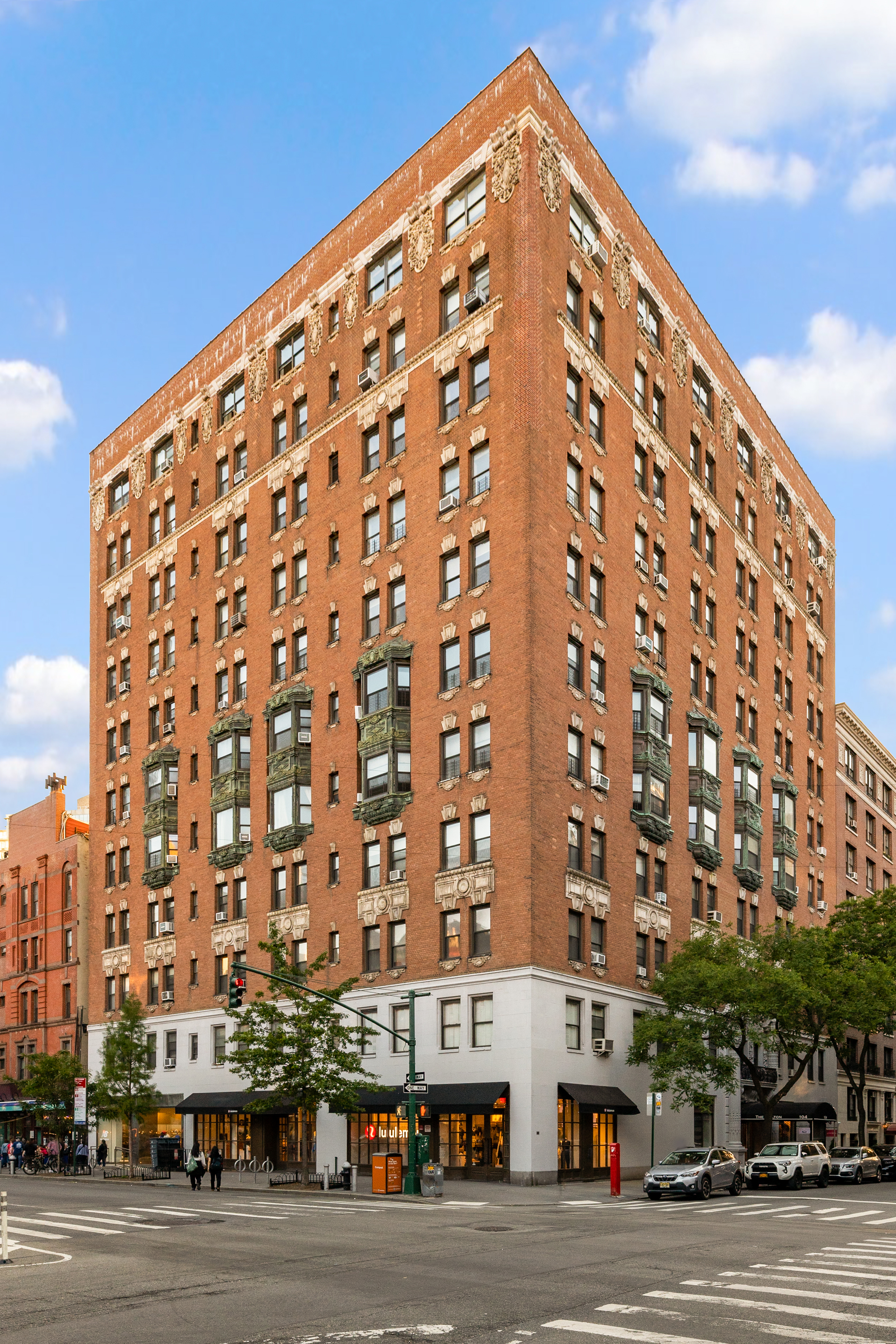 104 West 70th Street, Unit PH Manhattan, NY 10023 - Photo 15 of 17 a view of a tall building