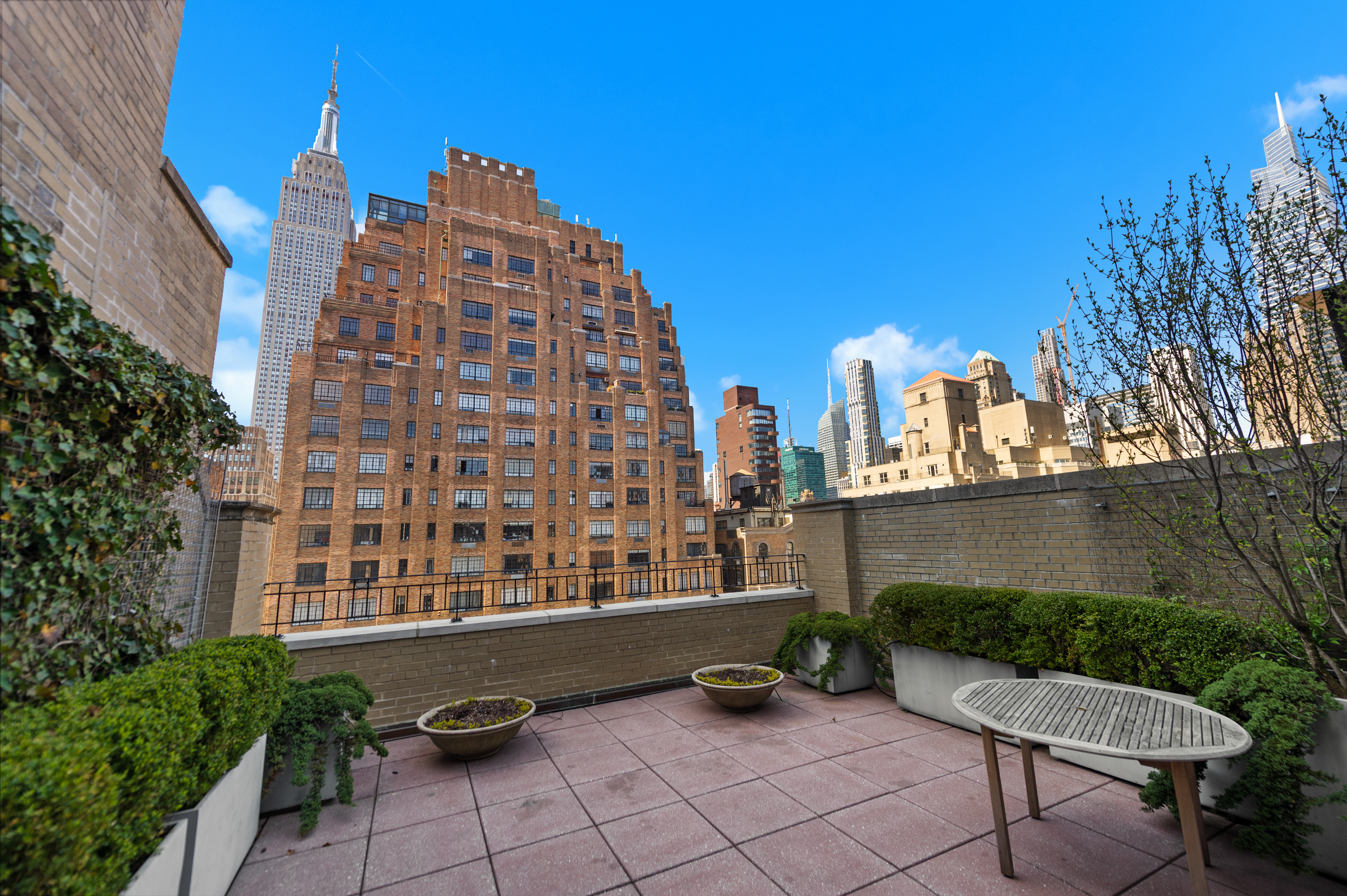 7 Park Avenue, Unit 66 Manhattan, NY 10016 - Photo 10 of 11 a view of a building with sitting area