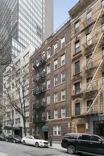 $550,000 | 223 East 50th Street, Unit 6B | Midtown East