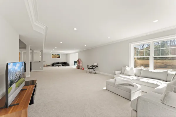 $2,550,000 | 8621 McHenry Street, Vienna, VA 22180