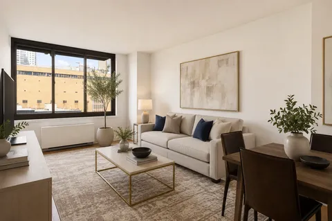 $875,000 | 515 East 72nd Street, Unit 5R | Lenox Hill
