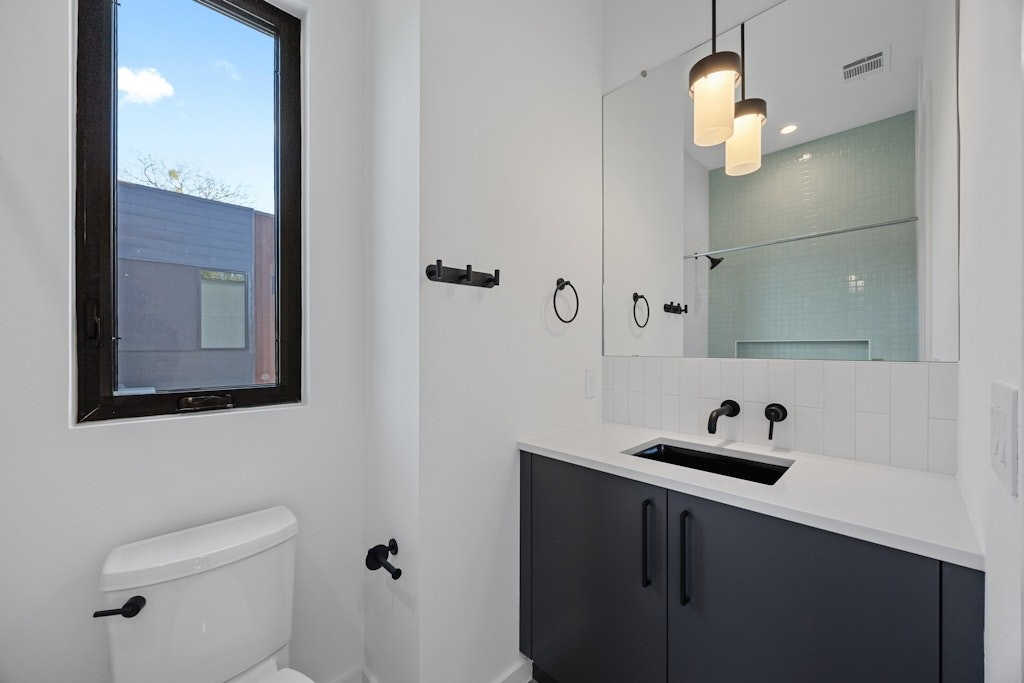 219 Lessin Lane, Unit 15 Austin, TX 78704 - Photo 4 of 53 Gallery Image 4