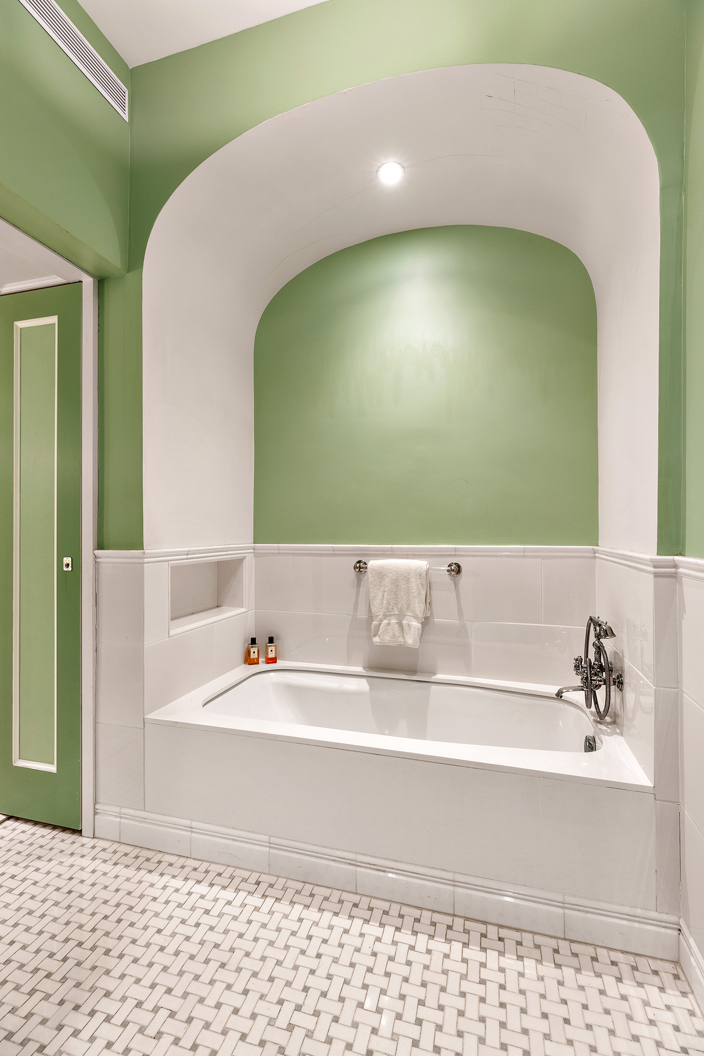 1220 Park Avenue, Unit 1A New York, NY 10128 - Photo 13 of 18