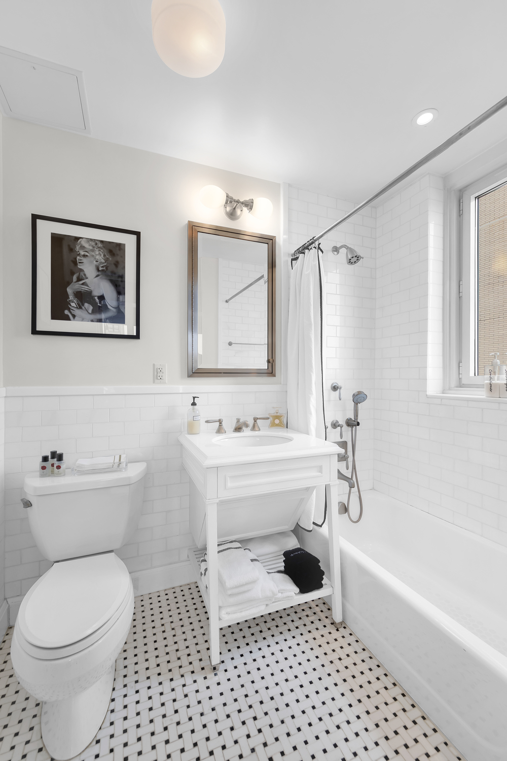 530 Park Avenue, Unit 19G Manhattan, NY 10065 - Photo 9 of 11 a bathroom with a sink a toilet and bathtub