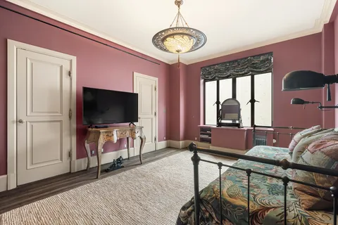 $6,500,000 | 145-146 Central Park West, Unit 5G | Upper West Side
