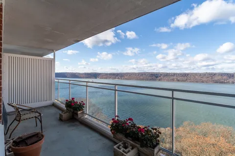 $350,000 | 2575 Palisade Avenue, Unit 11J | Spuyten Duyvil