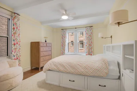 $895,000 | 11 West 69th Street, Unit 3C | Upper West Side