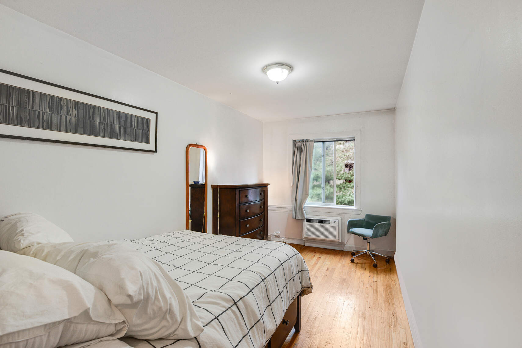 585 Warren Street, Unit 2 Brooklyn, NY 11217 - Photo 8 of 12 a bedroom with a large bed and a window