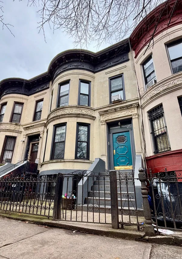 $4,000 | 848 Macon Street, Unit PARLOR | Bedford-Stuyvesant