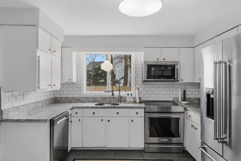 $639,000 | 1705 Wampanoag Trail, Barrington, RI 02806