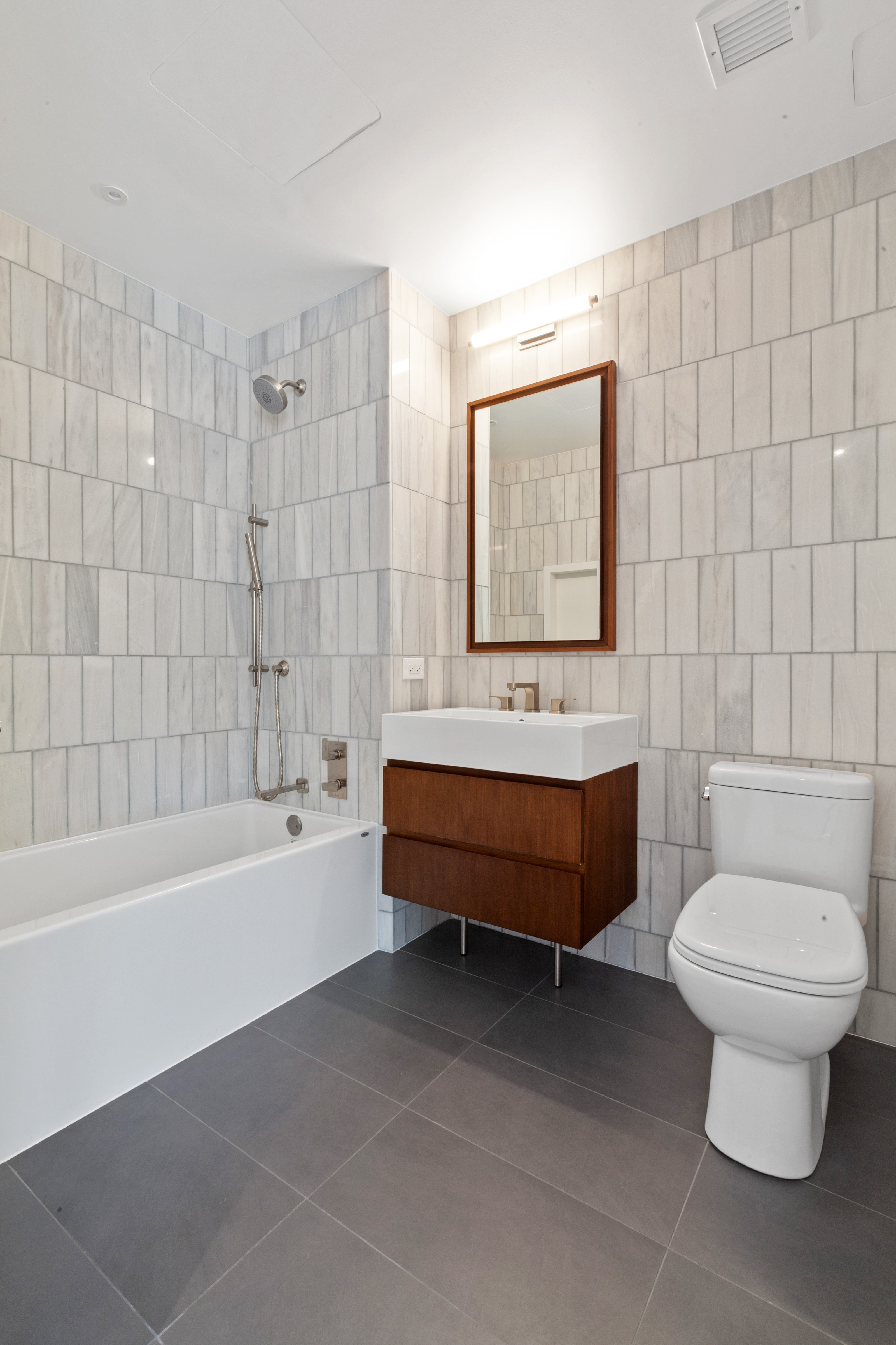 21-30 44th Drive, Unit 3M Queens, NY 11101 - Photo 5 of 12