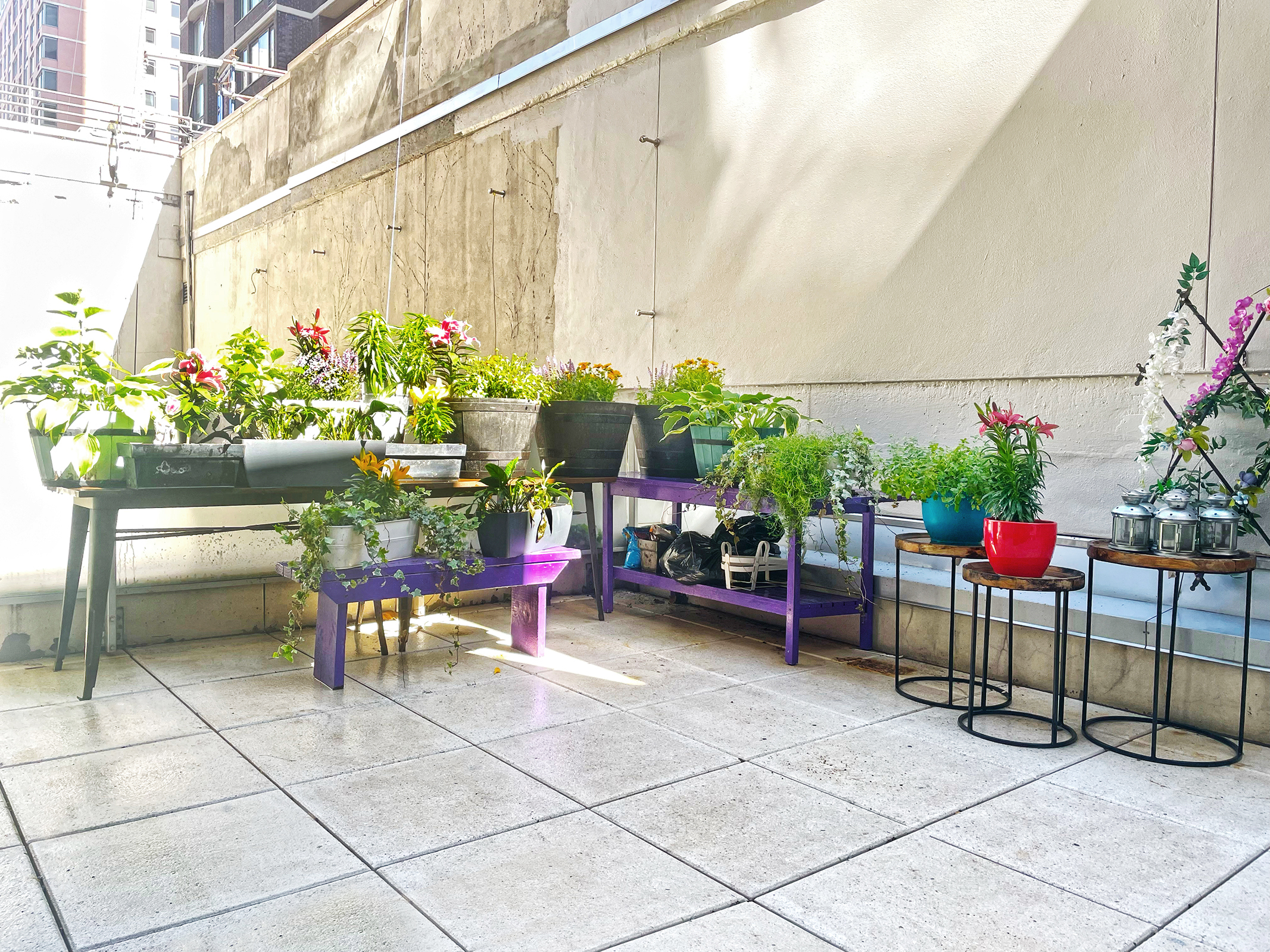 303 East 33rd Street, Unit B2 Manhattan, NY 10016 - Photo 6 of 24 a view of a chairs and table in backyard