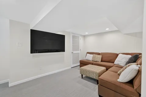 $1,075,000 | 312 Lincoln Avenue, Falls Church, VA 22046