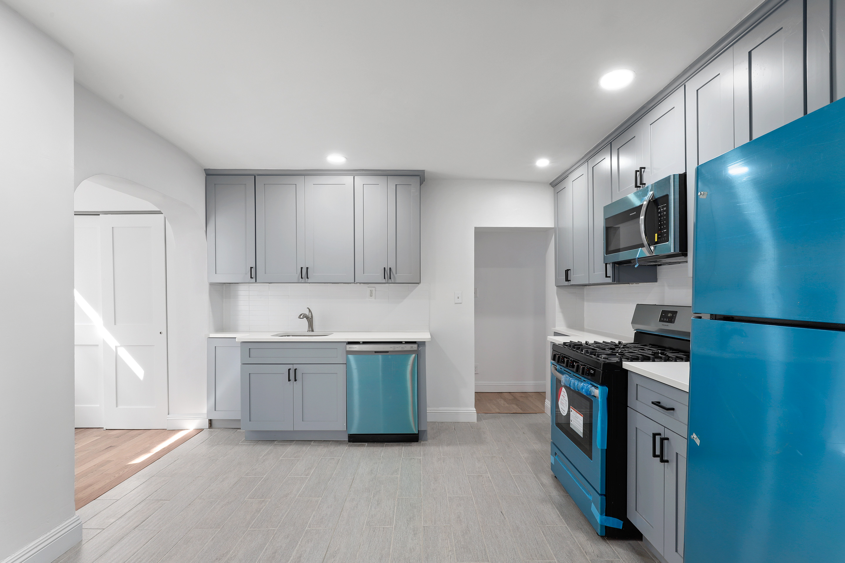 156 Summit Place Bronx, NY 10463 - Photo 2 of 38