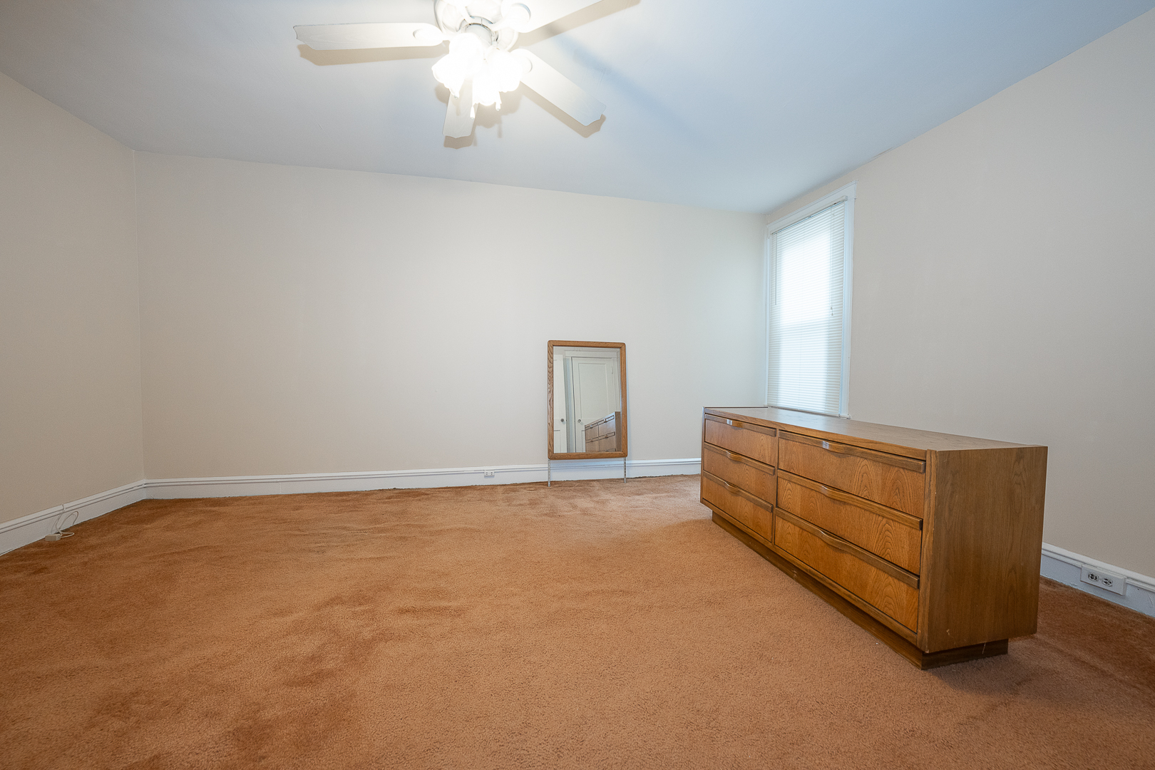 6650 Frankford Avenue Philadelphia, PA 19135 - Photo 14 of 18 a room with a dresser