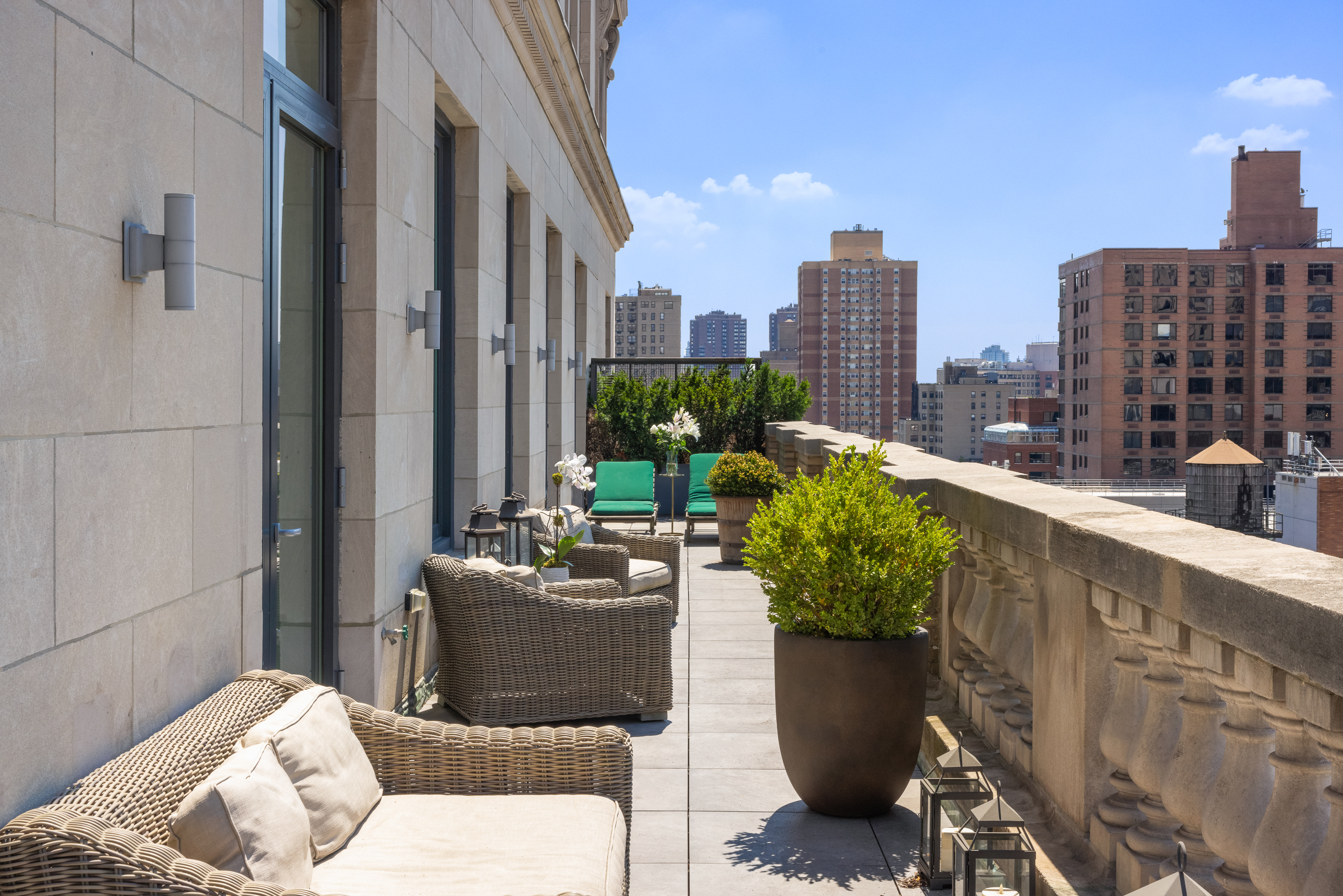 88 Lexington Avenue, Unit 1606 Manhattan, NY 10010 - Photo 9 of 20 a living room with furniture and a potted plant