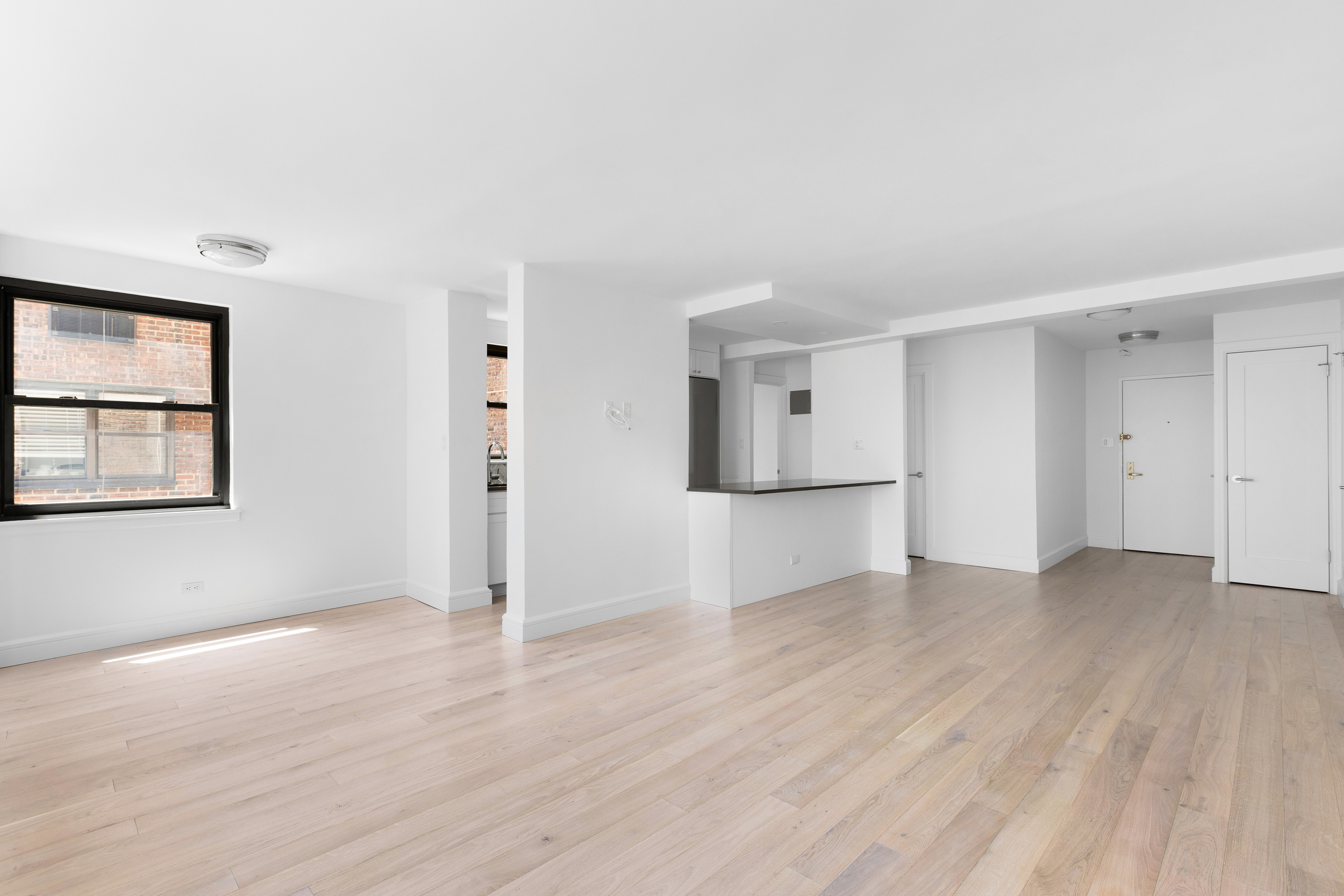 233 East 69th Street, Unit 6K Manhattan, NY 10021 - Photo 5 of 11