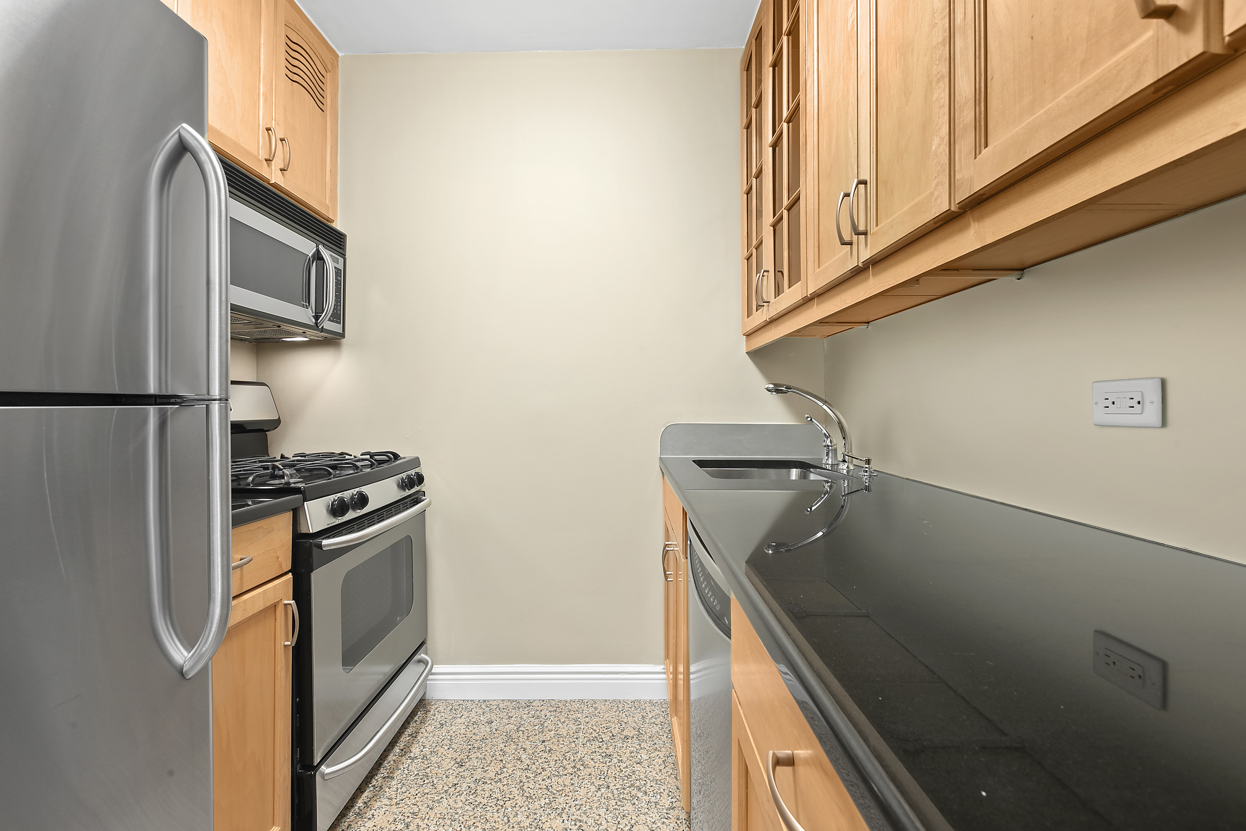 30 Lincoln Center Plaza, Unit 14E Manhattan, NY 10023 - Photo 4 of 10