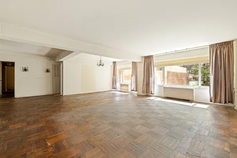 $700,000 | 200 East 57th Street, Unit 3F | Midtown East