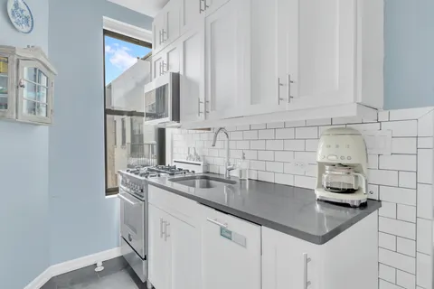 $699,000 | 545 West 111th Street, Unit 10G | Morningside Heights