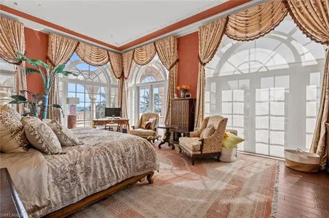 $24,000,000 | 7613 Bay Colony Drive, Naples, FL 34108