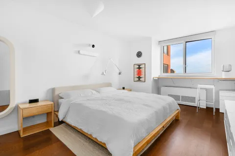 $1,350,000 | 200 East 94th Street, Unit 2911 | Upper East Side