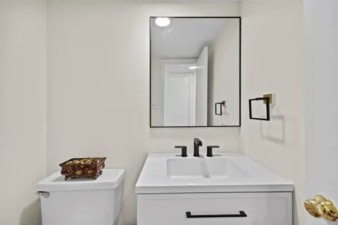 $390,000 | 20017 Spur Hill Drive, Gaithersburg, MD 20886