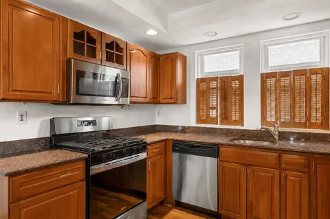 Contact Agent | 410 Oxford Road, Havertown, PA 19083