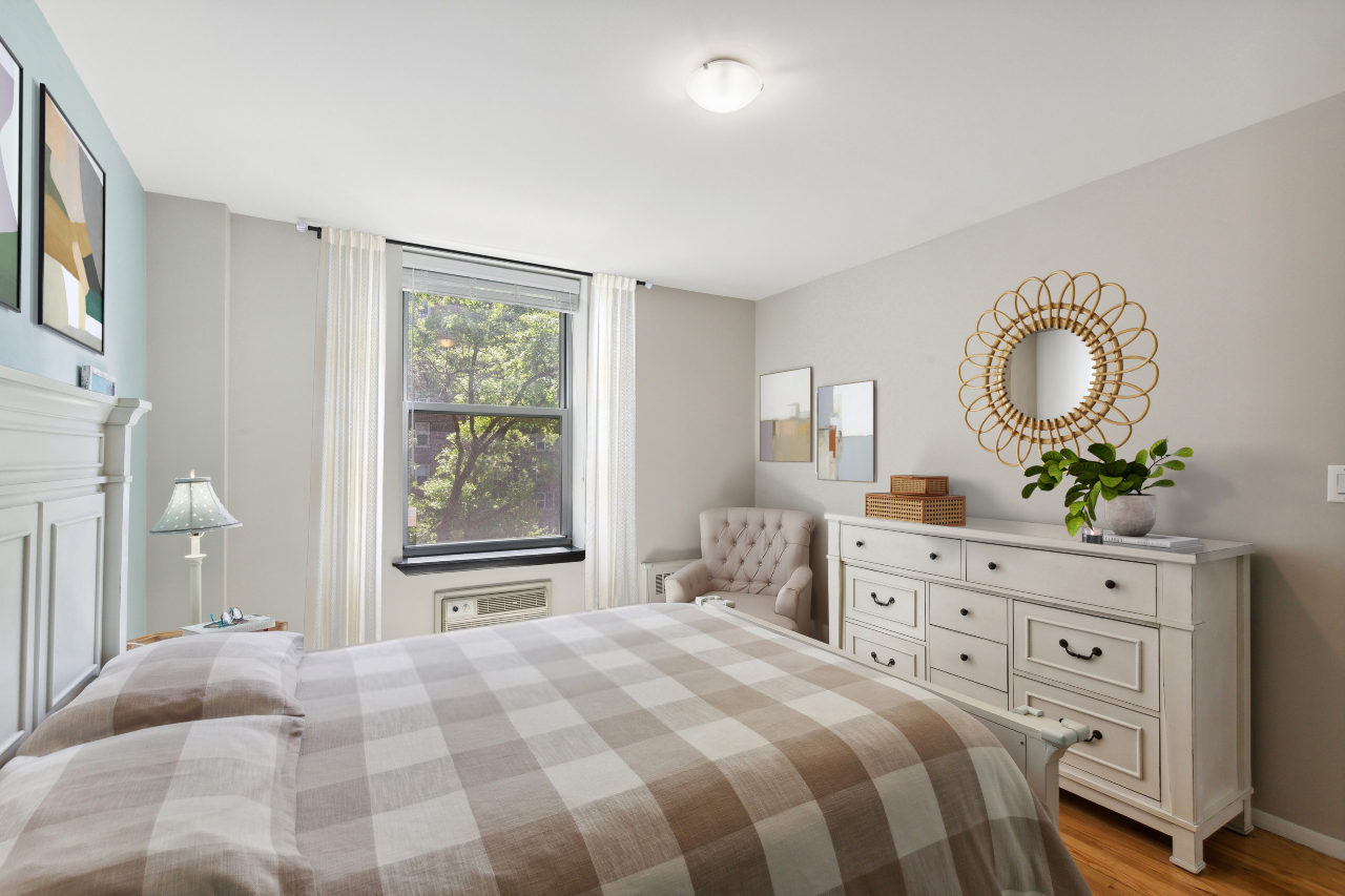 689 Fort Washington Avenue, Unit 4B Manhattan, NY 10040 - Photo 6 of 13 a bedroom with a bed and a dresser