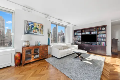$1,925,000 | 360 East 88th Street, Unit 18D | Upper East Side