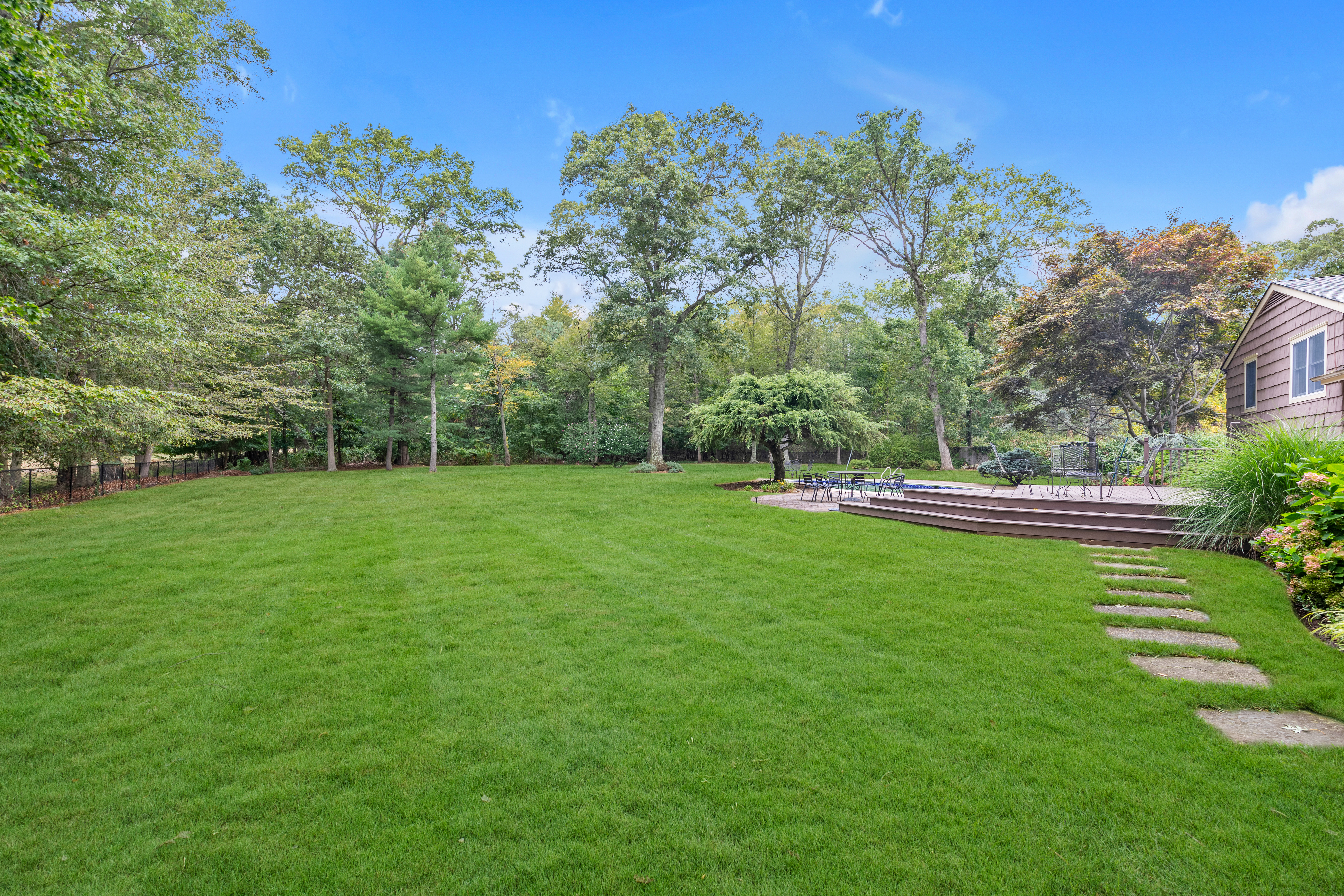 11 Quaker Ridge Road Brookville, NY 11545 - Photo 7 of 34