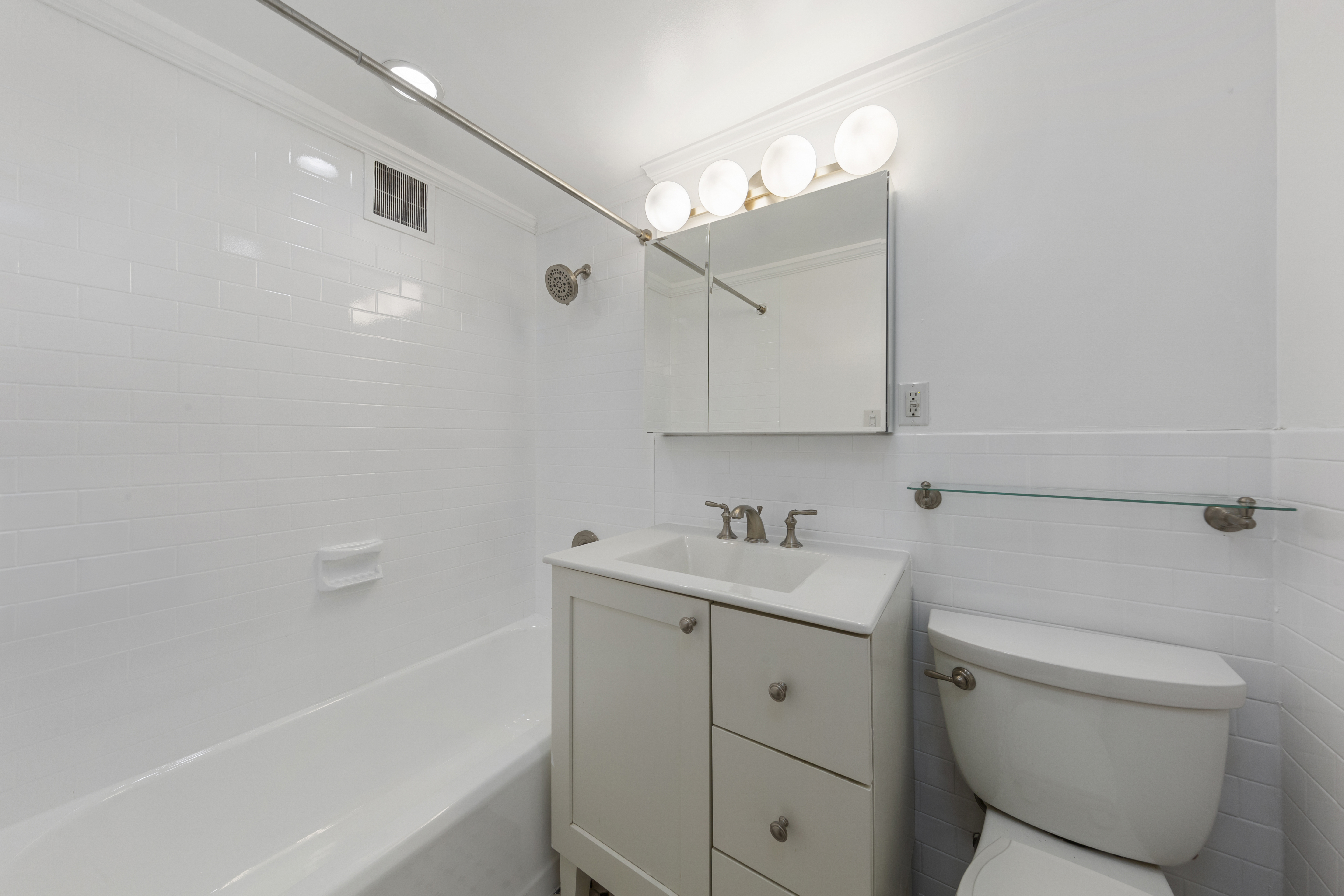 355 Clinton Avenue, Unit F1 Brooklyn, NY 11238 - Photo 15 of 20 a bathroom with a sink a toilet and a bathtub