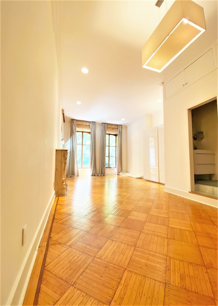 49 East 63rd Street, Unit 3F Manhattan, NY 10065 - Photo 2 of 9