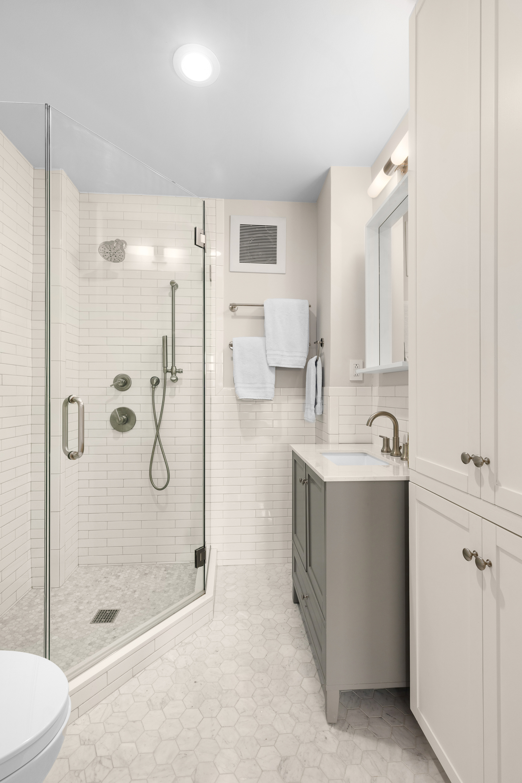 345 East 57th Street, Unit 8D Manhattan, NY 10022 - Photo 7 of 11