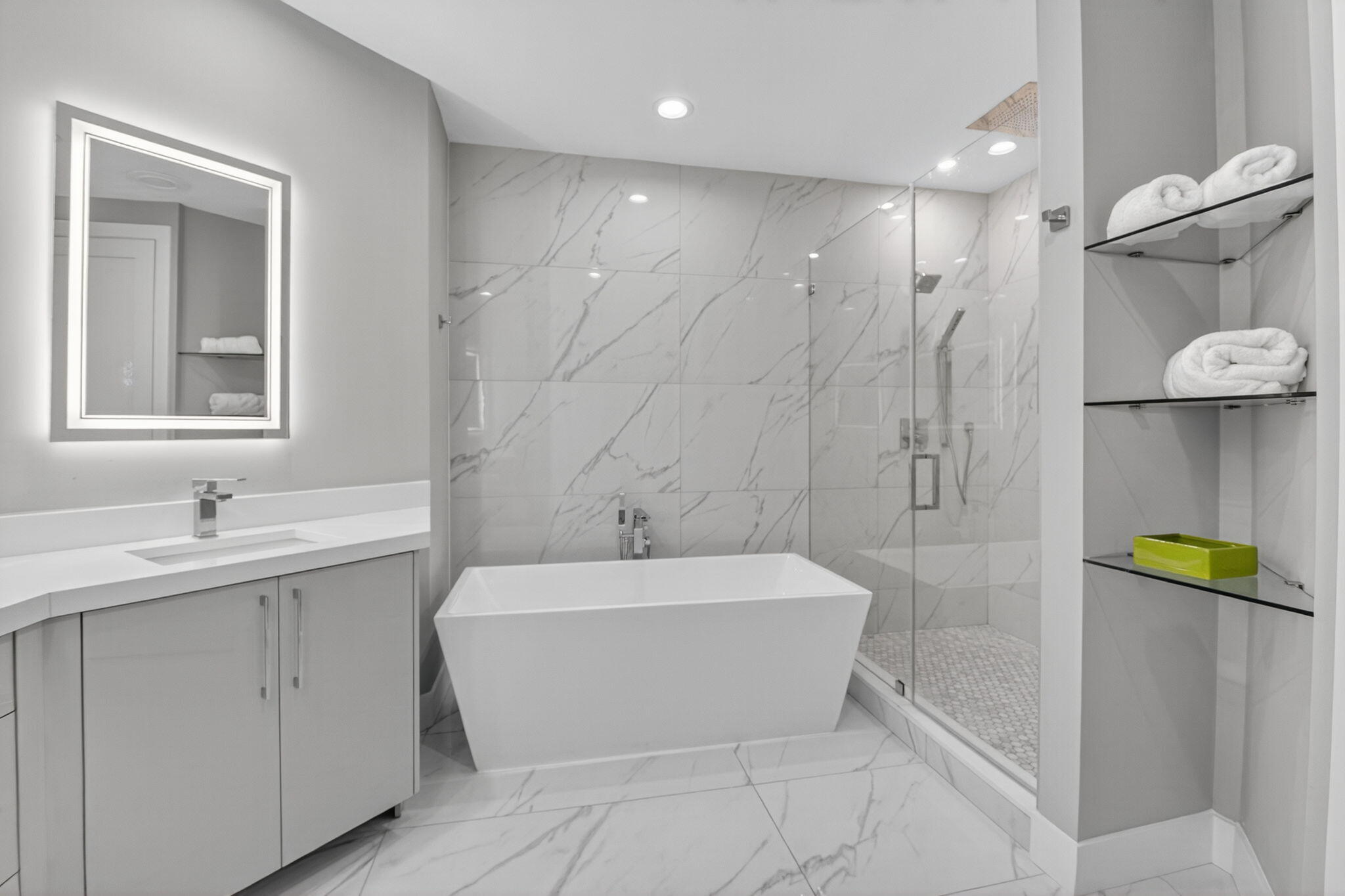6529 Somerset Circle Boca Raton, FL 33496 - Photo 27 of 75 a bathroom with a bathtub sink and toilet