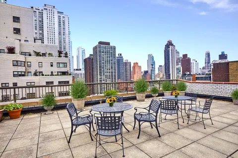 $420,000 | 411 East 57th Street, Unit 7C | Sutton Place