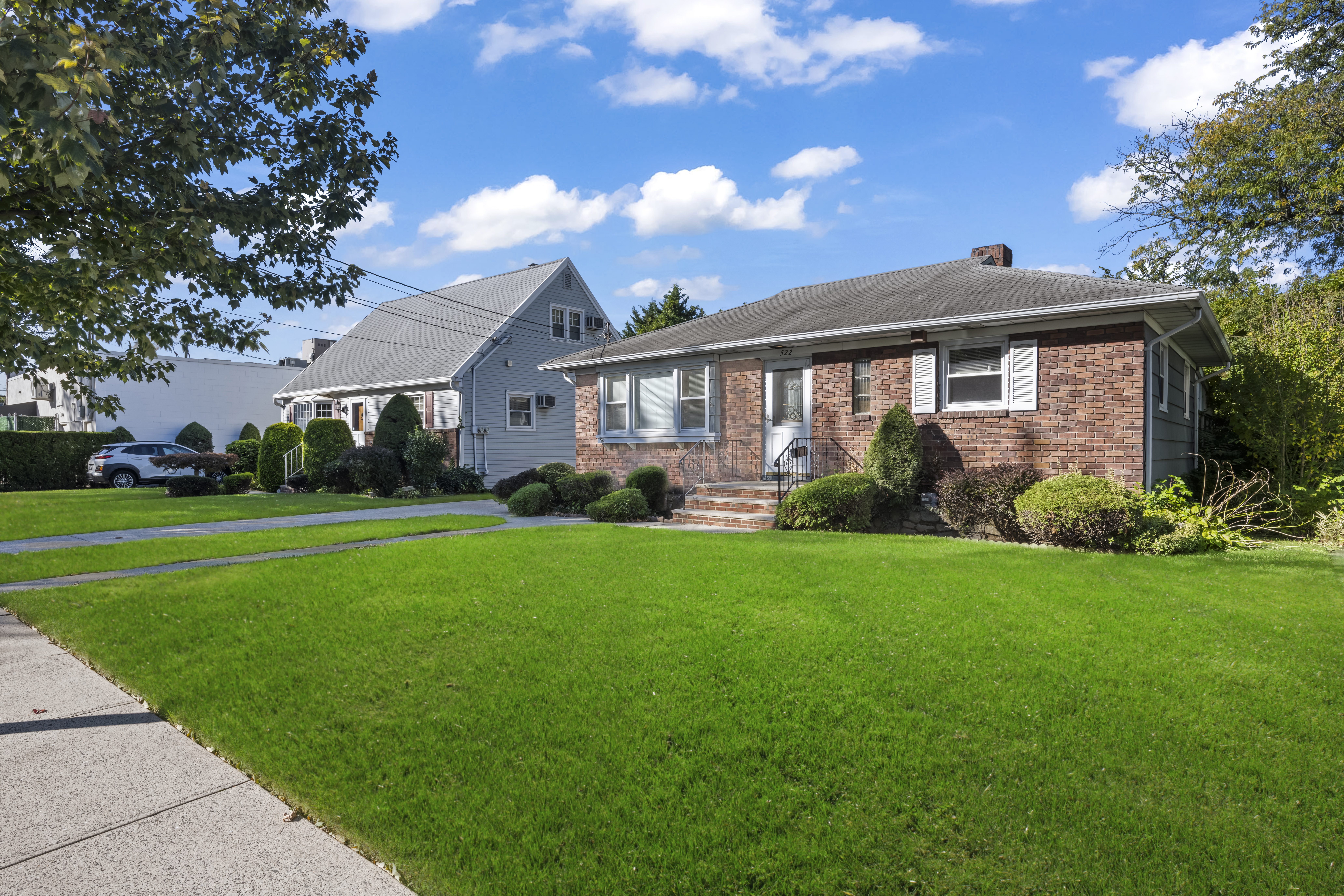 522 Stewart Avenue Staten Island, NY 10314 - Photo 3 of 33 a front view of house with yard and green space