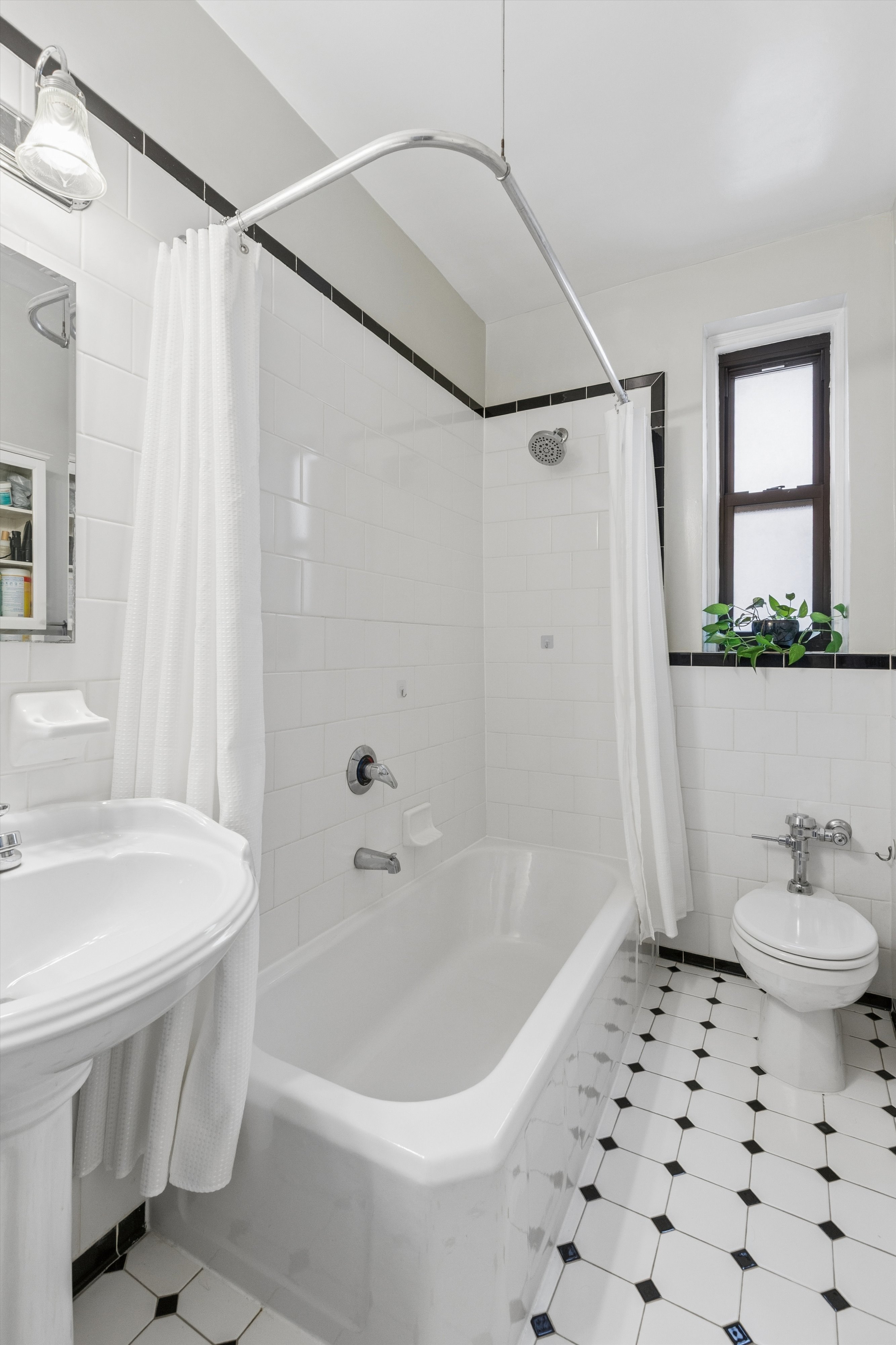 159-00 Riverside Drive West, Unit 5D Manhattan, NY 10032 - Photo 8 of 17 Gallery Image 8