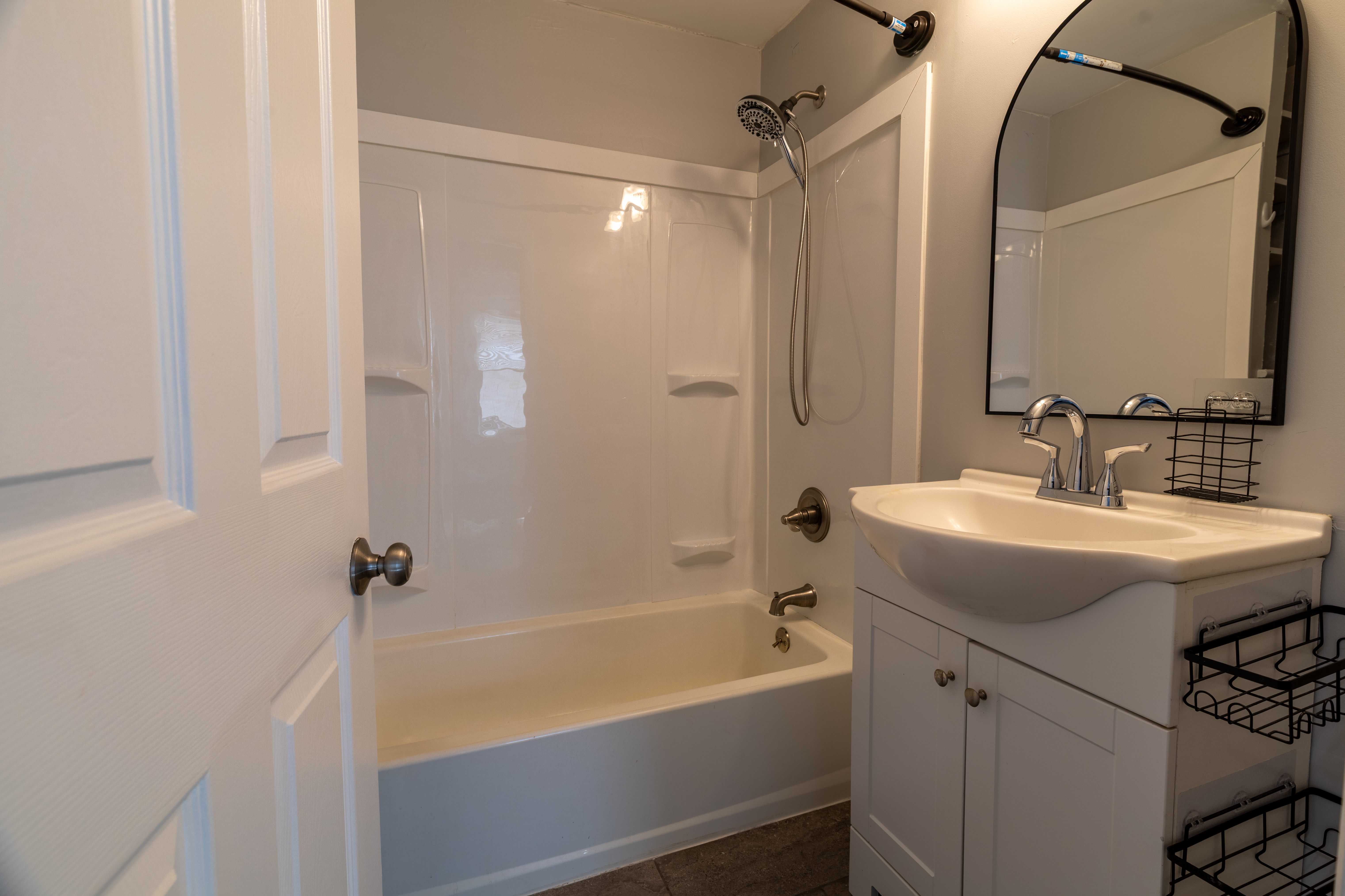 90 School Street New London, CT 06320 - Photo 21 of 34 a bathroom with a sink mirror toilet and bathtub