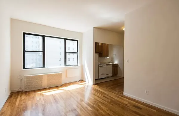 $3,500 | 301 East 49th Street, Unit 3C | Midtown East