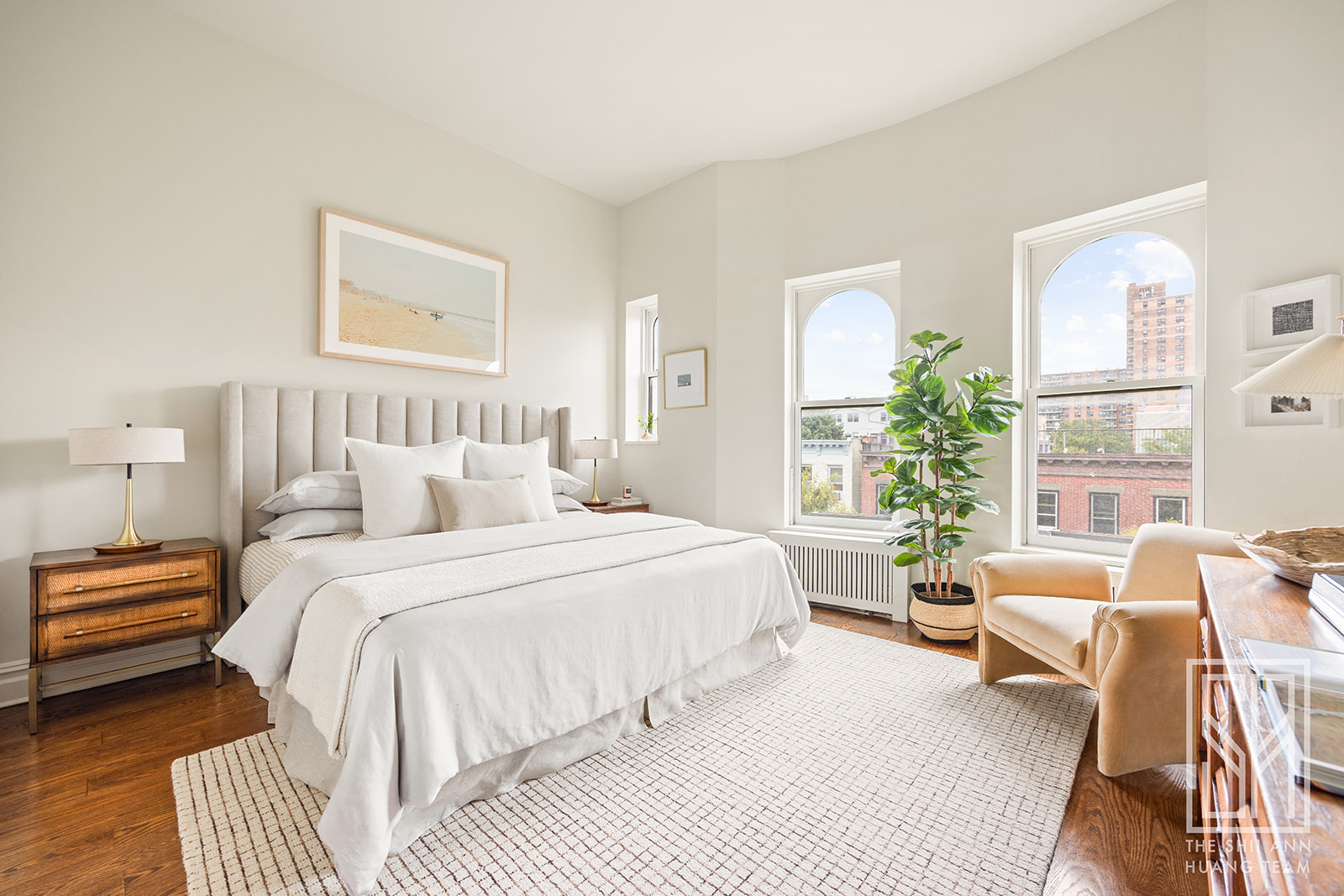 307 7th Street, Unit 4L Brooklyn, NY 11215 - Photo 14 of 15 a bedroom with a bed and a couch