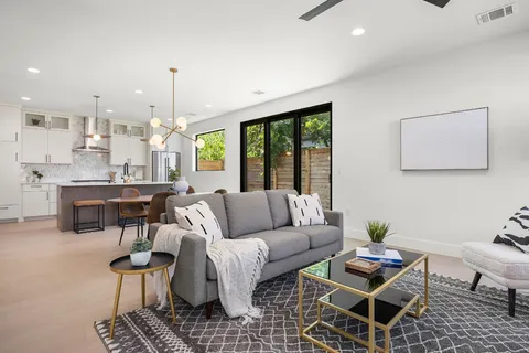 $1,275,000 | 2201 East 16th Street, Austin, TX 78702