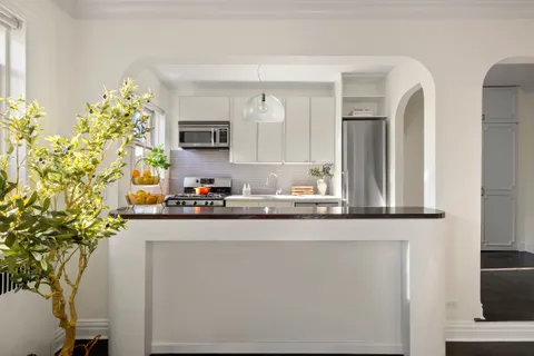 $1,350,000 | 2 Grove Street, Unit 6D | West Village