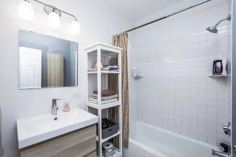 $2,200 | 1727 West Cullerton Street, Unit 1, Chicago, IL 60608