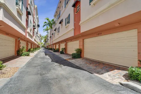 $575,000 | 1033 Northeast 17th Way, Unit 1201, Fort Lauderdale, FL 33304