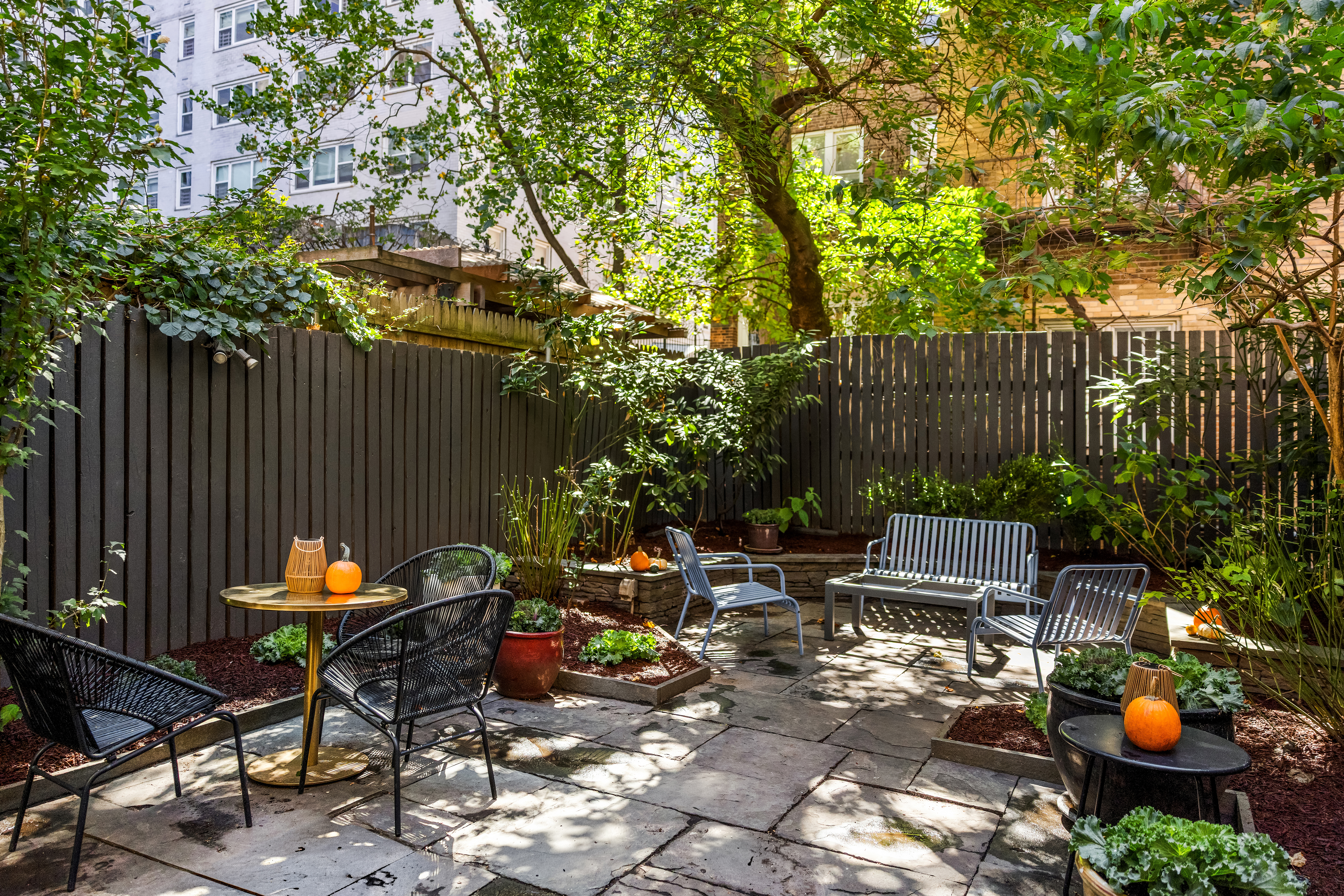 112 West 13th Street Manhattan, NY 10011 - Photo 19 of 46 a backyard of a house with table and chairs