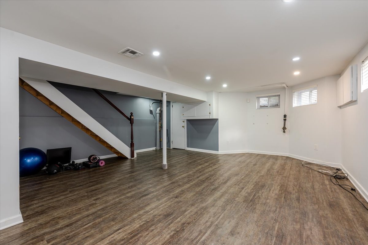 79-32 60th Lane Queens, NY 11385 - Photo 21 of 26